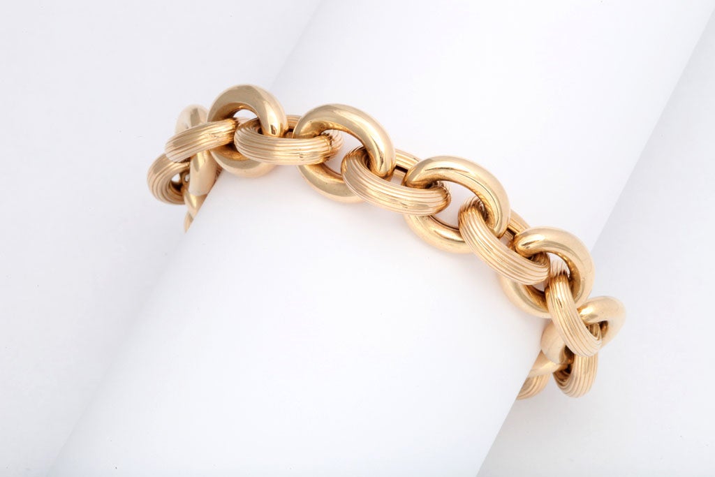 Classic Chain Link Bracelet with Smooth and Textured links at 1stdibs